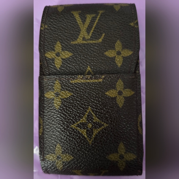 Louis Vuitton Monogram Case in Great Condition - Picture 12 of 15